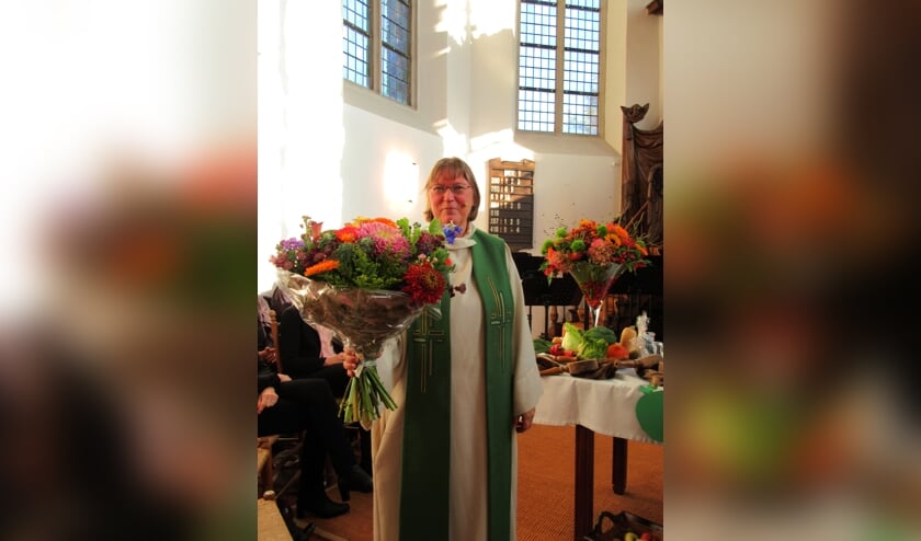 Ds Ella Kamper die haar 25-jarige predikants-jubileum viert. (foto: Louisa Griffioen)