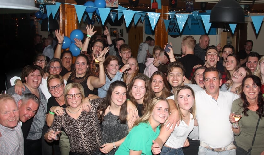 Bezoekers party afgelopen jaar. (foto: Auke Kuus)