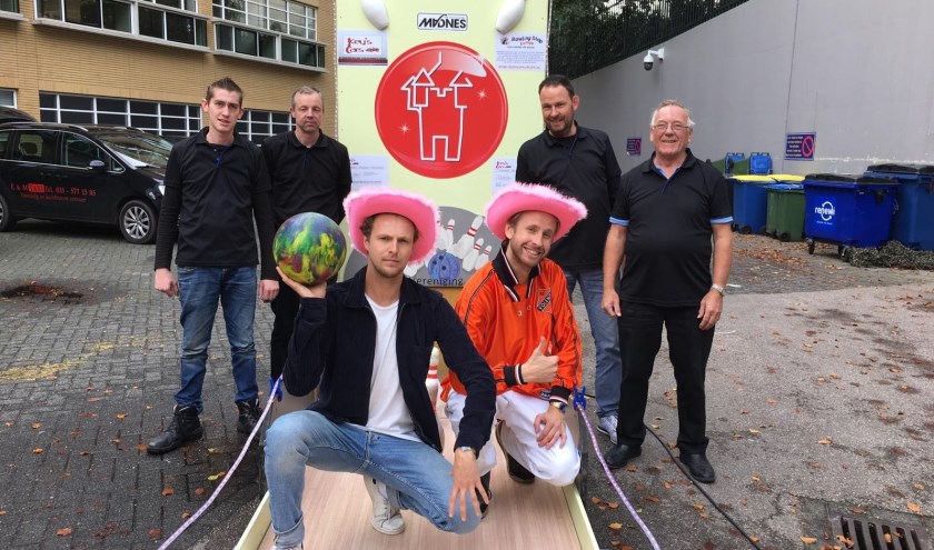 Mobiele bowlingbaan in Hilversum. (foto: Mees Bakker )