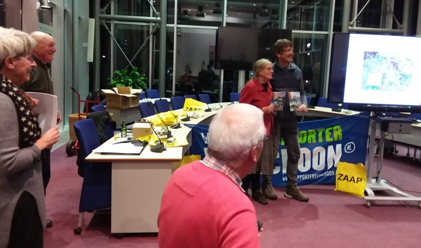 De twee gelukkige winnaars. (foto: Ton van der Wal)