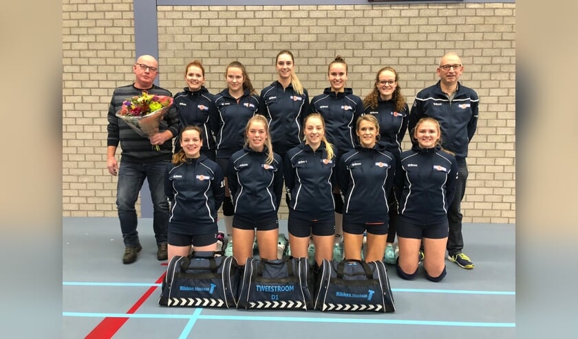 Team met sponsor Jan Rikken. (foto: Yannick Bolder)