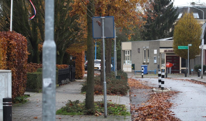 26 november. Stukje Nedereindsestraat: hier is het verwijderen van baladeren nodig, maar het verwijderen heeft ook nadelen. (foto: Henk van der Kooij)