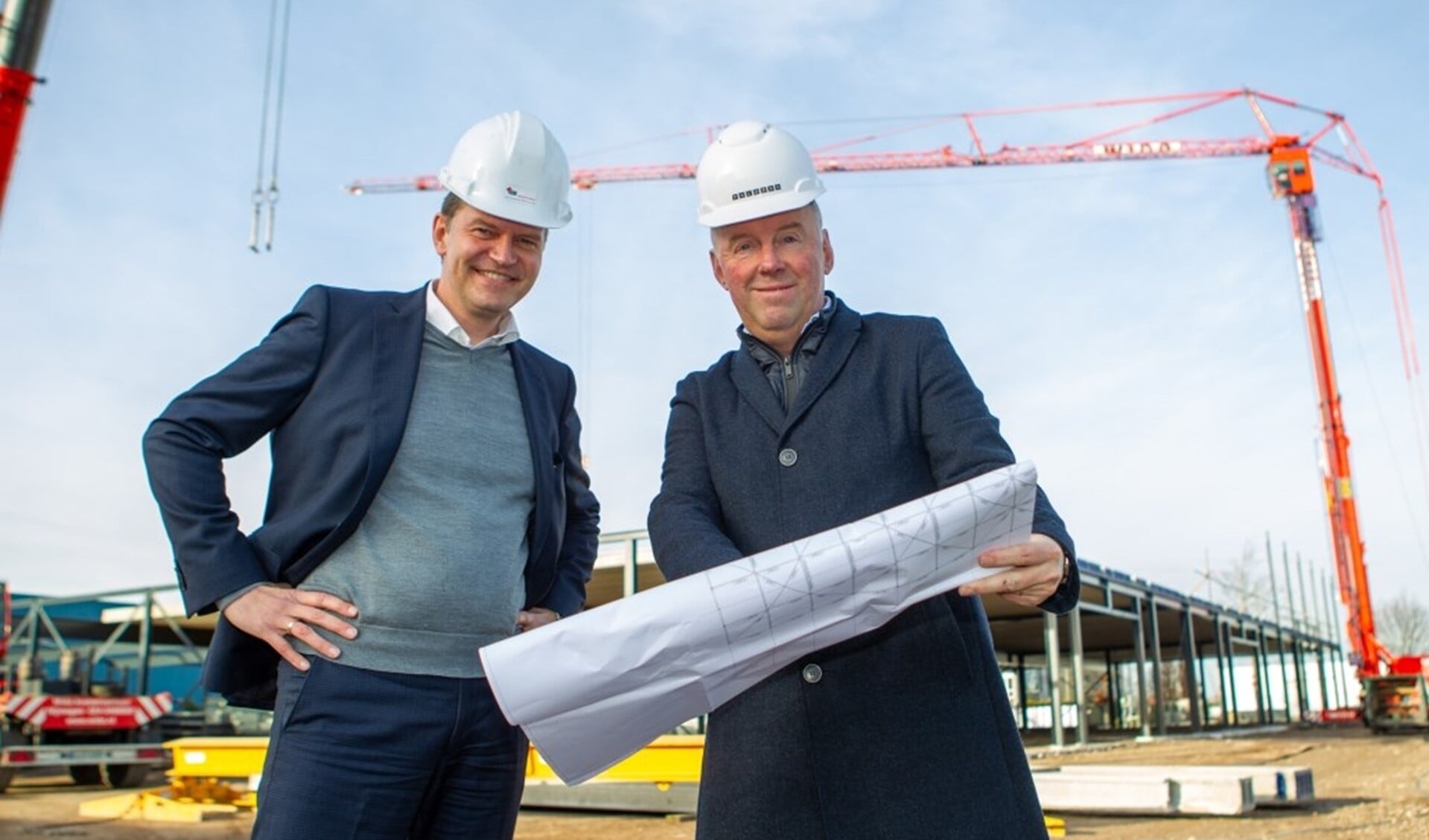 Marcel de Vries (links) en Martin Kemper op de bouwplaats van de door Palazzo ontworpen nieuwbouw/uitbreiding van Besselink Licht op het Duivense bedrijven-terrein Centerpoort-Nieuwgraaf.