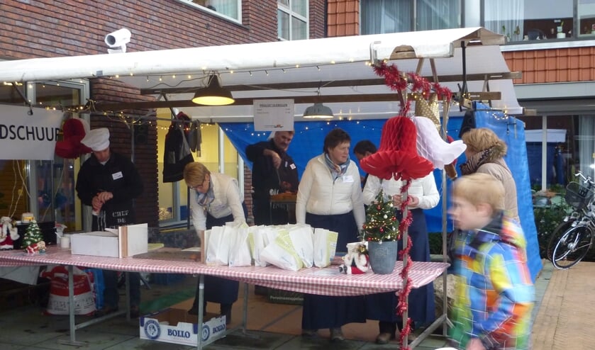 Oliebollenkraam op de kerstmarkt.