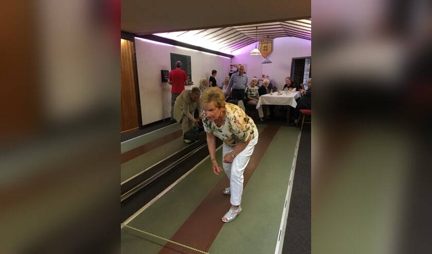 Kegelen met seniorenvereniging Kekerdom. (foto: Berdie Gerritzen)