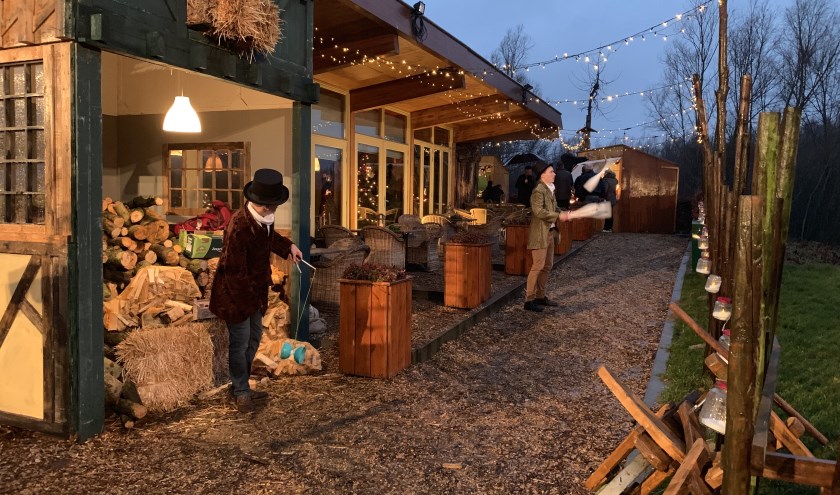 Straattheater tijdens Dickens in de Liemers. (foto: Peter van 't Land)