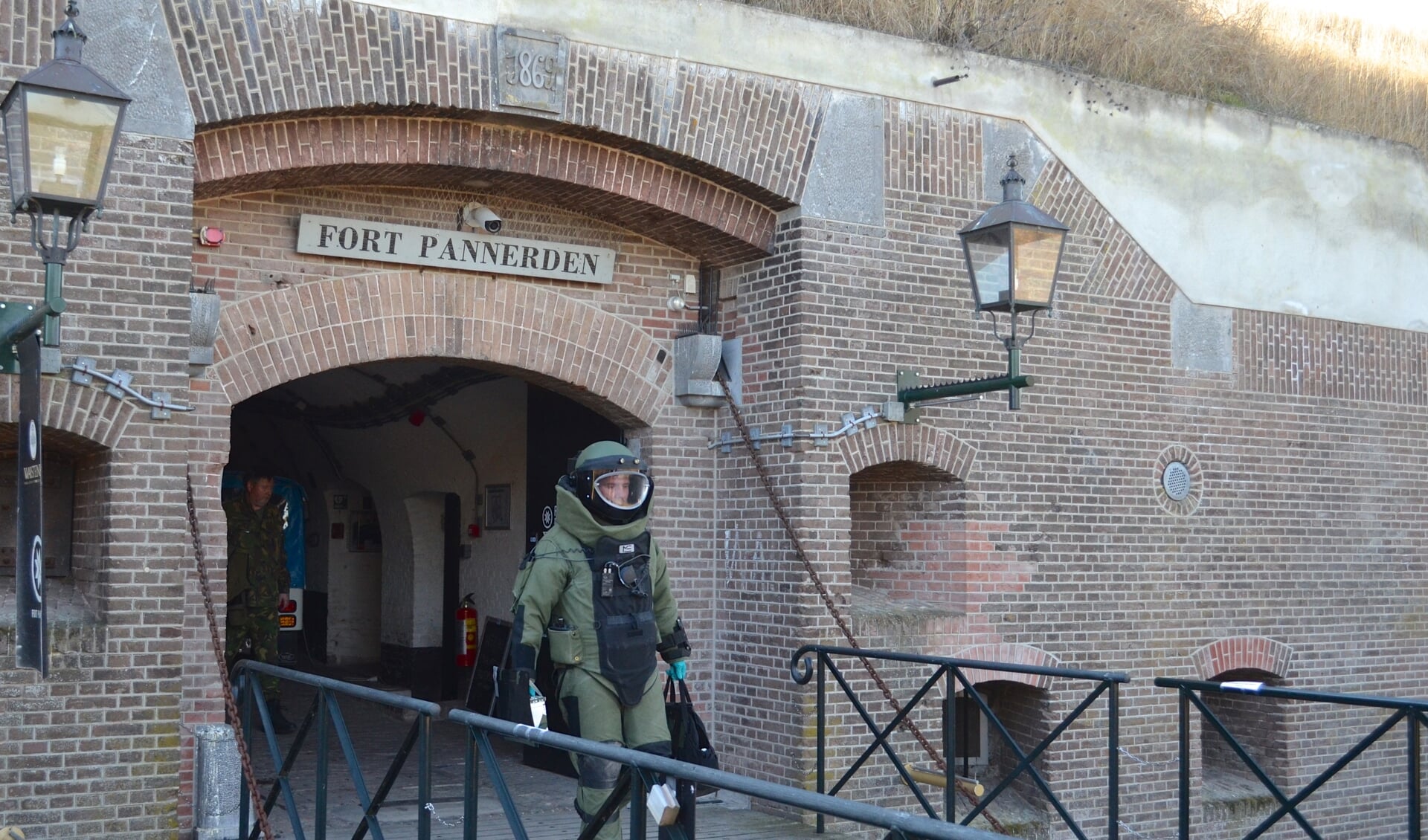 Ontruimingsoefening bommelding op Fort Pannerden (foto: Ellian van Strien)