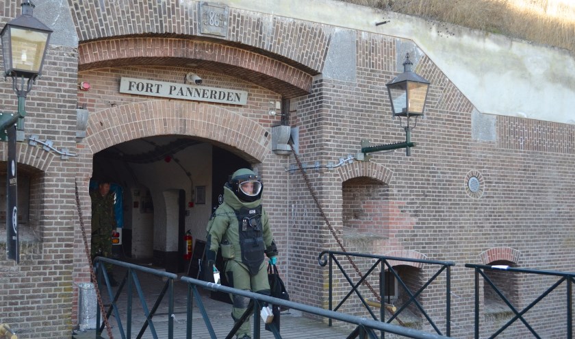 Ontruimingsoefening bommelding op Fort Pannerden (foto: Ellian van Strien)