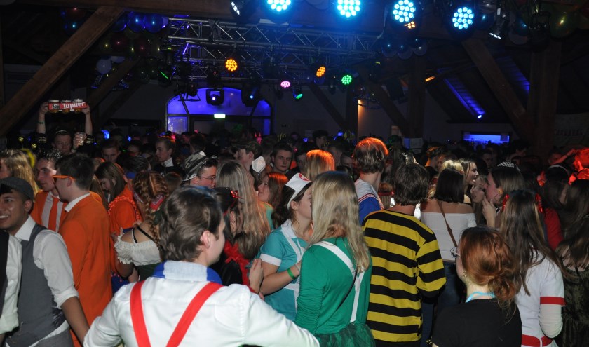 Groot carnavalsfeest op De Hucht. (foto: B. Knot)