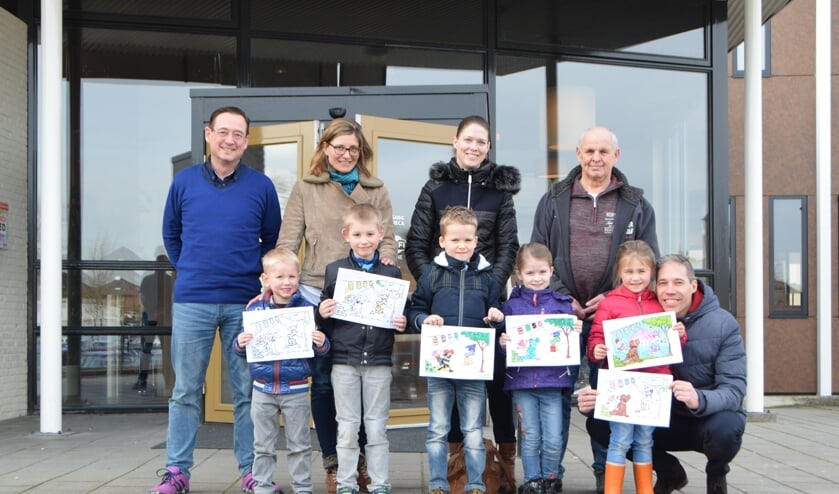 Winnaars met aanhang en Oranje Comité. (foto: John Regensburg)