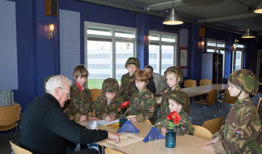 Parachutistentraining in het Bevrijdingsmuseum in Groesbeek. (foto: Archief Bevrijdingsmuseum Groesbeek)