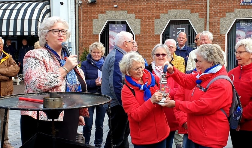 deBolL haalt het vuur op in Huissen. (foto: Gerry Wetters)