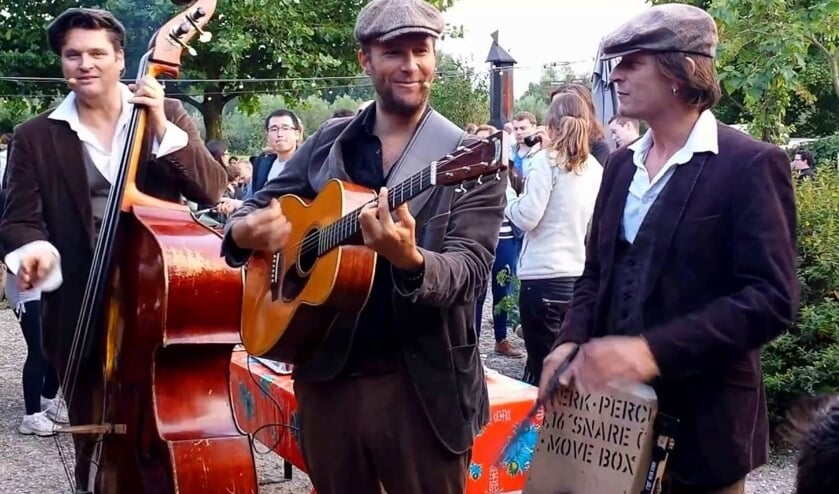 Live muziek op straat en bij horecabedrijven, dàt is Back to the Music in Huissen. Dit jaar op zondag 7 juli. En de winkels in het centrum zijn geopend van 13 tot 17 uur. (foto: Van Eimeren)
