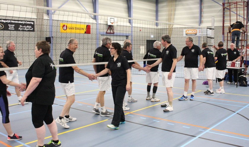 'We zoeken ook een beweegcoach / trainer. Iemand die in staat is deze groep van patiënten te begeleiden een deskundige op het gebied van sport en bewegen in relatie tot hart- en vaataandoeningen, en het liefst in bezit van een ehbo- en aeddiploma en/of bereid tot het volgen van een cursus'.