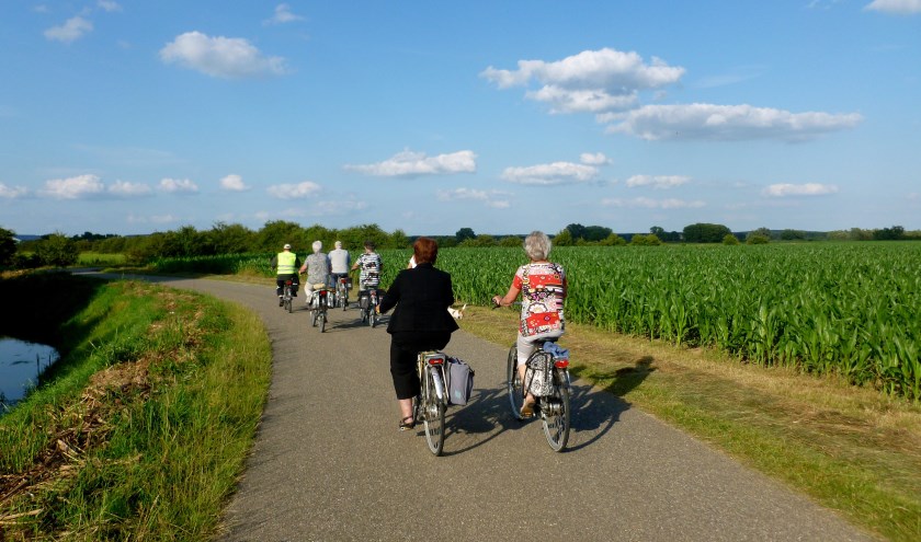 Fiesttocht langs de Rijnstrangen. (foto: J. Stoll)