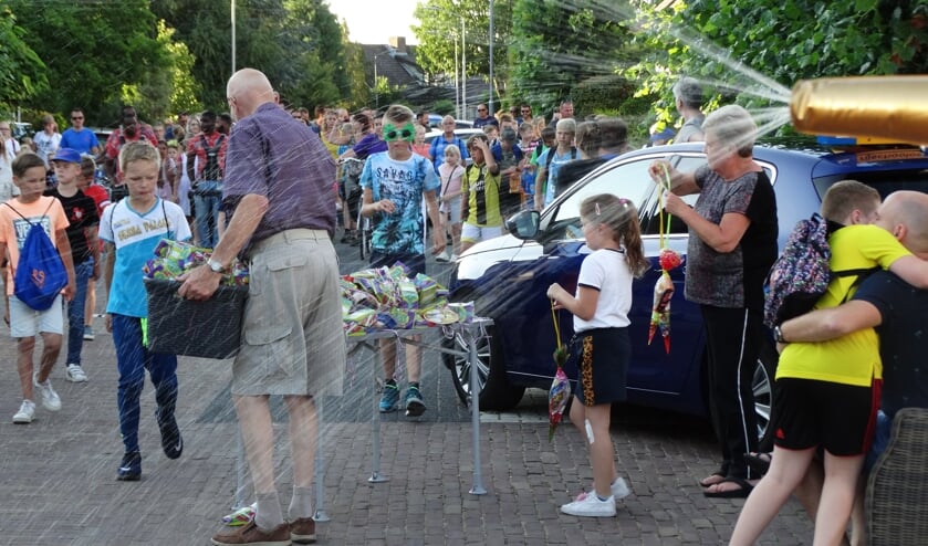 Simon Oegema als gulle gever. (foto: Dick Wevers)