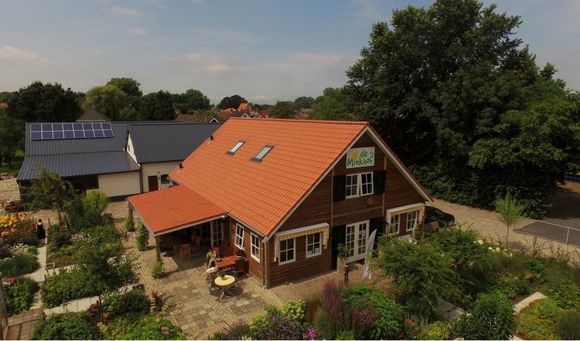De Minkhof met tuin. (foto: PR De Minkhof)