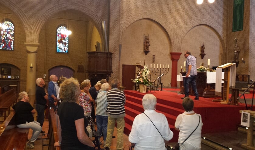 Rondleiding Jan Wannet. (foto: KBO Huissen)