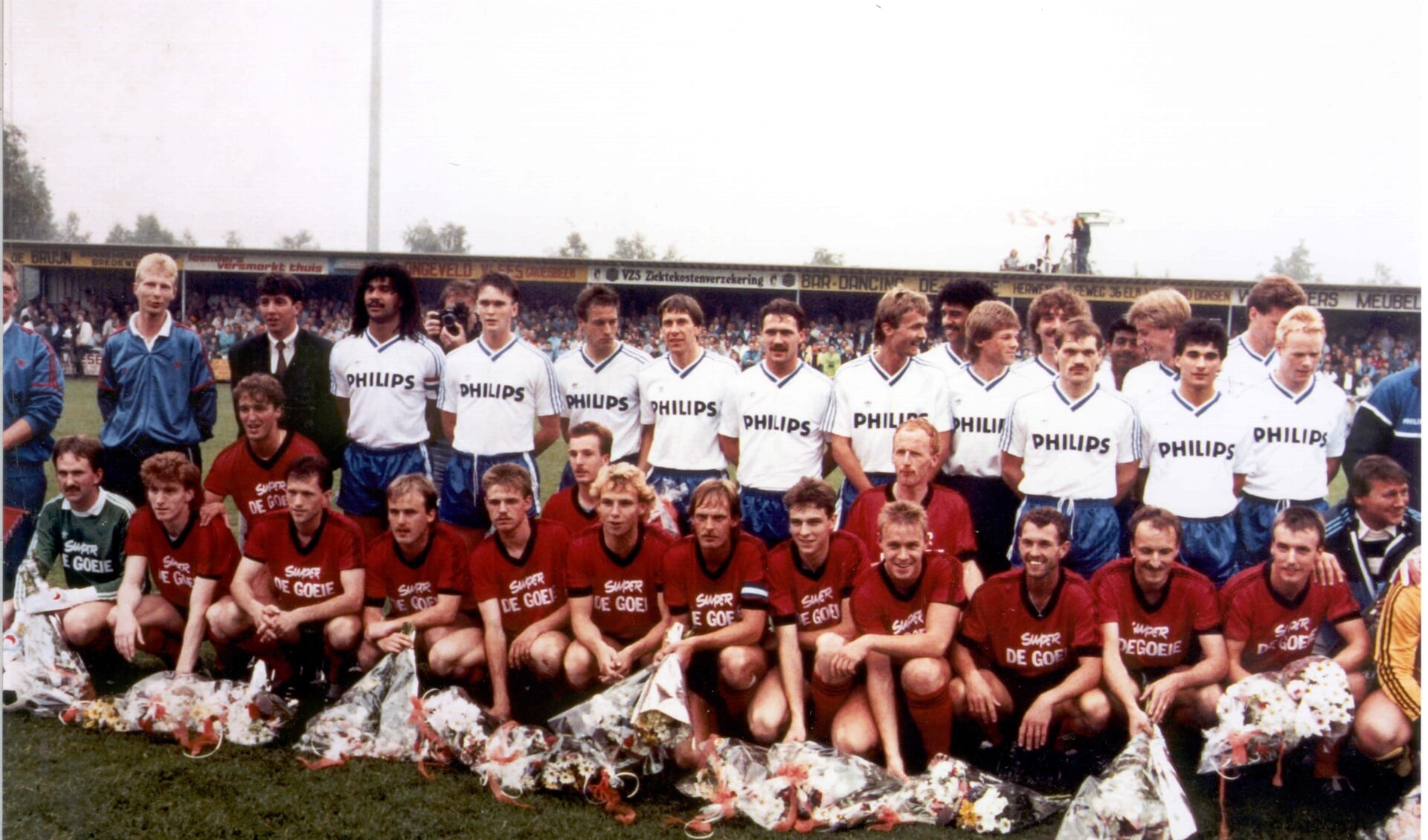 Het Nederlands Elftal, 9 juli 1988 samen met De Treffers. Een gedenkwaardig moment in de clubgeschiedenis van De Treffers.