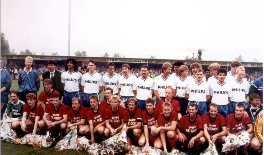 Het Nederlands Elftal, 9 juli 1988 samen met De Treffers. Een gedenkwaardig moment in de clubgeschiedenis van De Treffers.