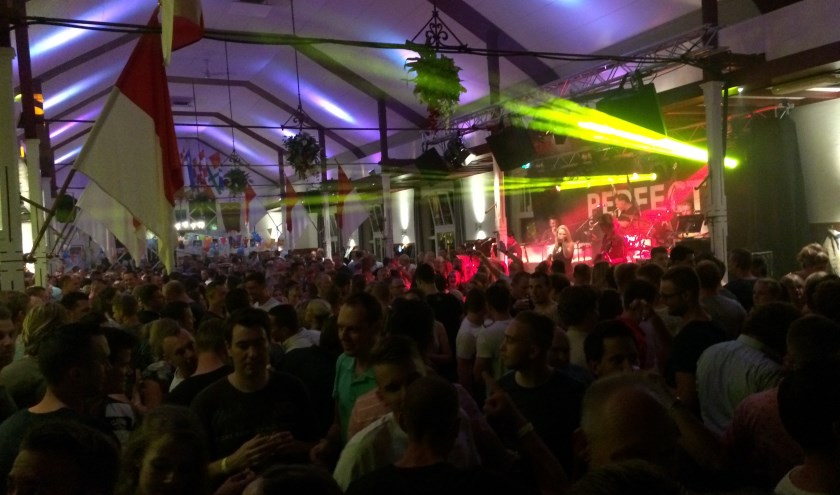 Tijdens de kermisdagen is er volop feest in het Schuttersgebouw. (www.schutterijdoornenburg.nl)