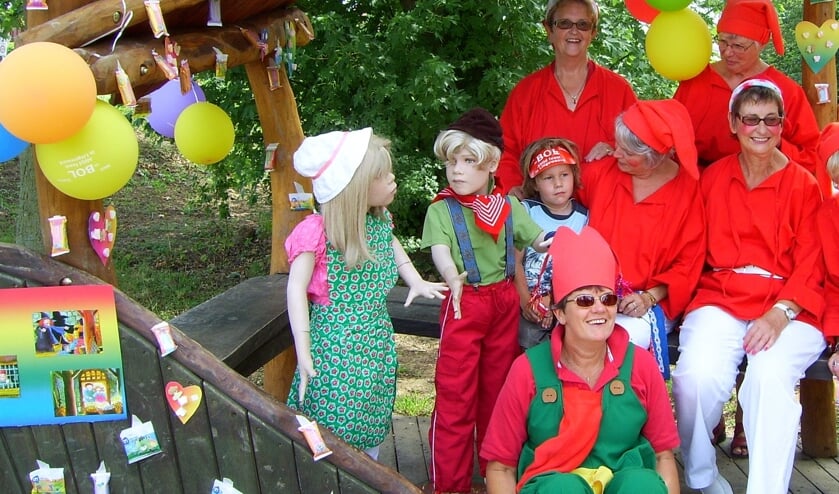 deBol Kabouters op bezoek bij Hans en Grietje. (foto: deBol Bemmel)