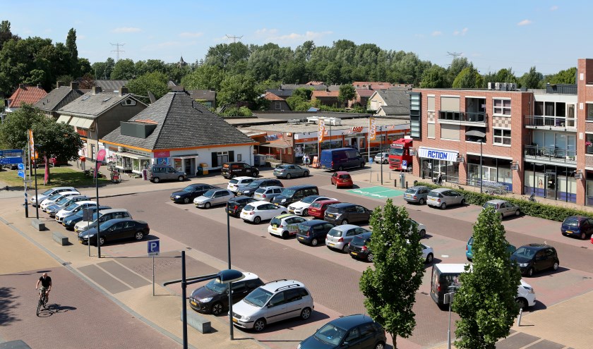 Parkeerterrein Dorpsplein Dodewaard. (foto: 3JetFotografie)
