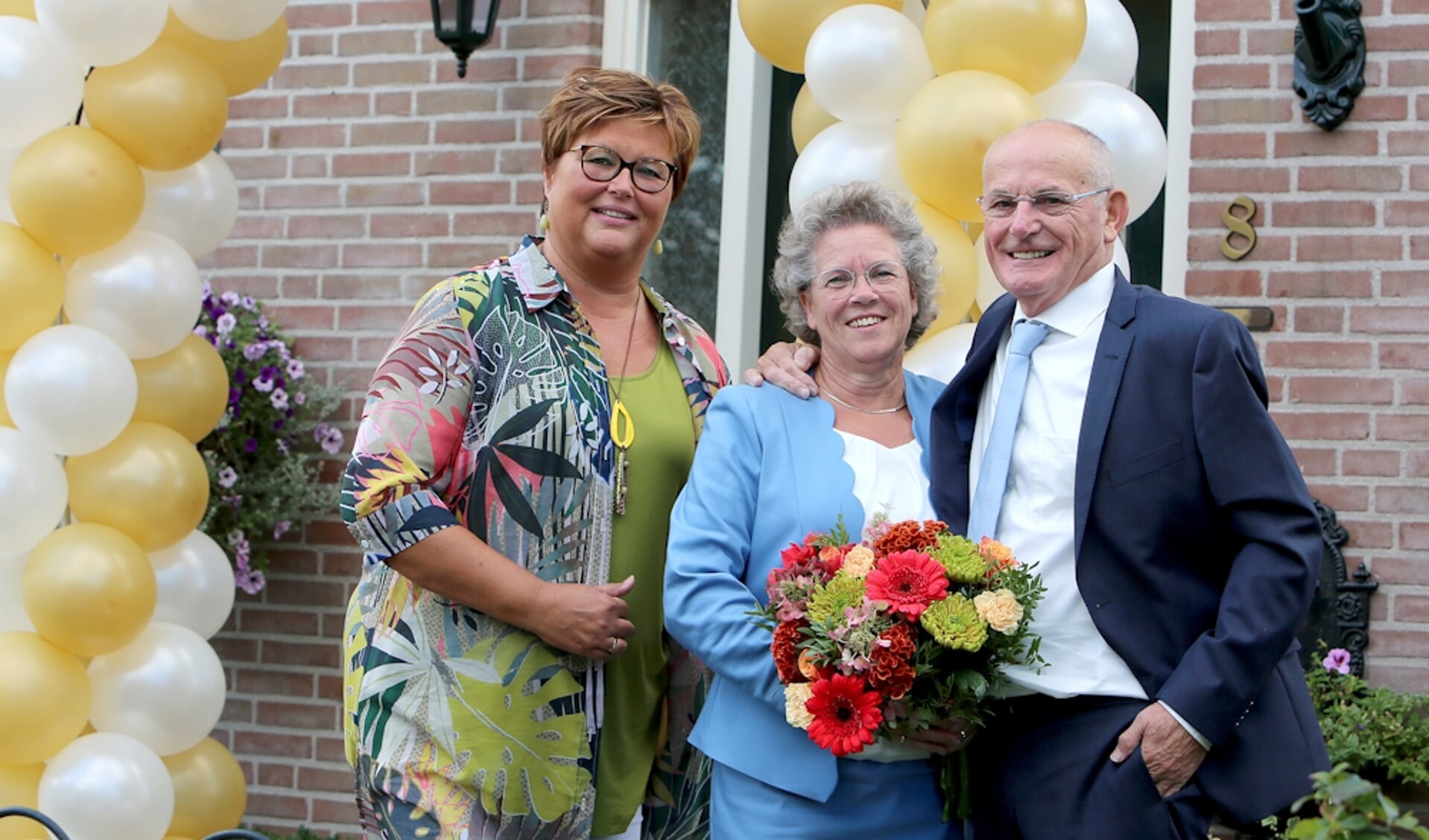 De heer en mevrouw Torn Broers-Verwoert met wethouder Herma van Dijkhuizen. (foto: 3Jet Fotografie)