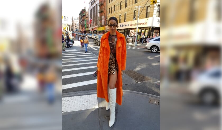 Fotomodel op straat in New York. (foto: Willeke Tjassens)