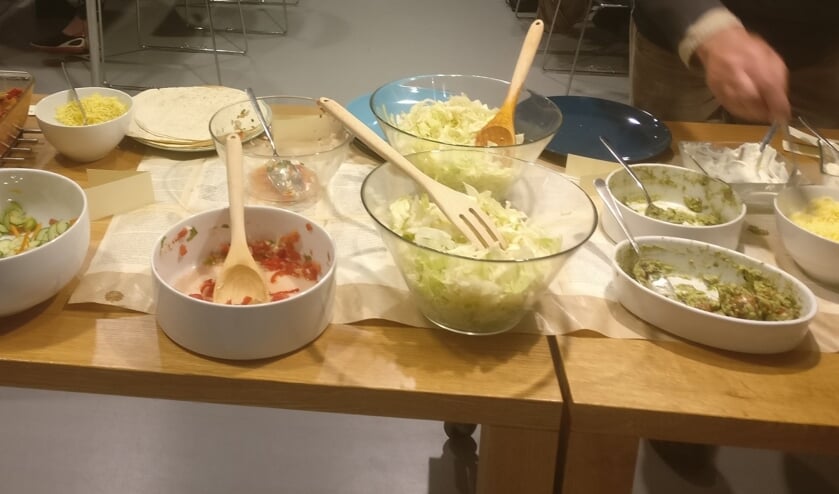 Tafel met gerechten. (foto: Boek&Buffet Kekerdom)