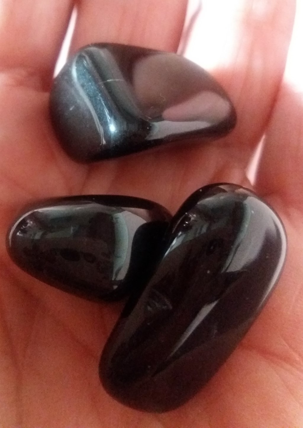 Obsidiaanstenen. (foto: Adelheid Jochemsen)