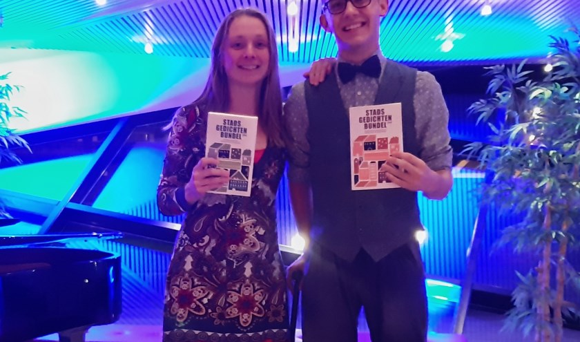 Marjolein Pieks en Thijs Kersten pakten podium tijdens Stadsdichtersdag..Beiden staan in Stadsgedichtenbundel 2019. (foto: Marianna Bakker)