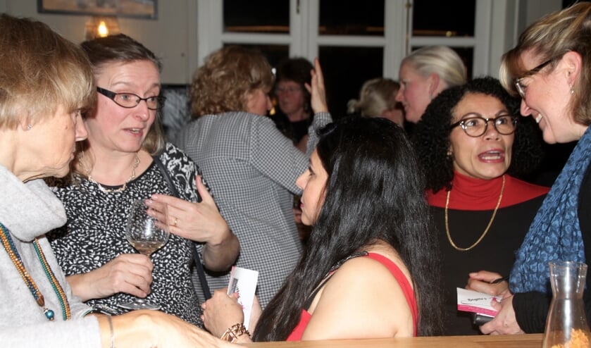 Een eerdere nieuwjaarsborrel. (foto: Marieke Mom)