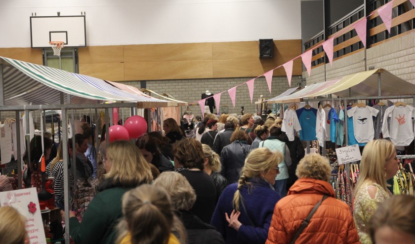 Kramen en bezoekers van de editie 2019. (foto: Francois Pauwelsen)