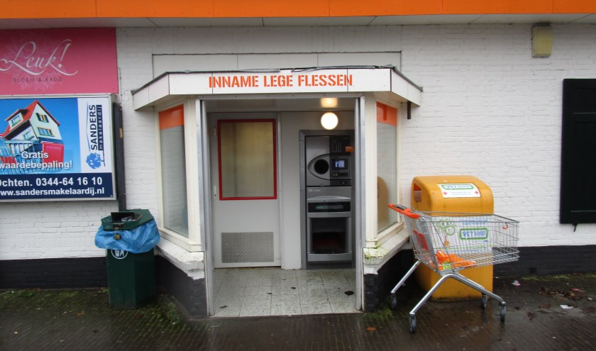 Flessenautomaat Coop Dodewaard. (foto: Wim Bloemendal)