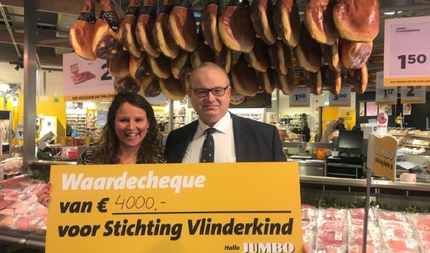Uitreiking cheque aan stichting Vlinderkind. (foto: Wendy van Teeffelen)