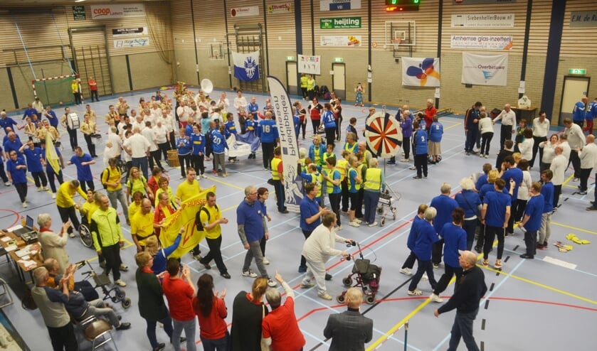 Alle deelnemers bij de opening van de 35e Integrade. (foto: Sjaak Bouwmeister)