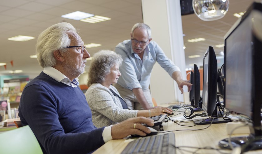 Les aan de pc. (foto: OBGZ)