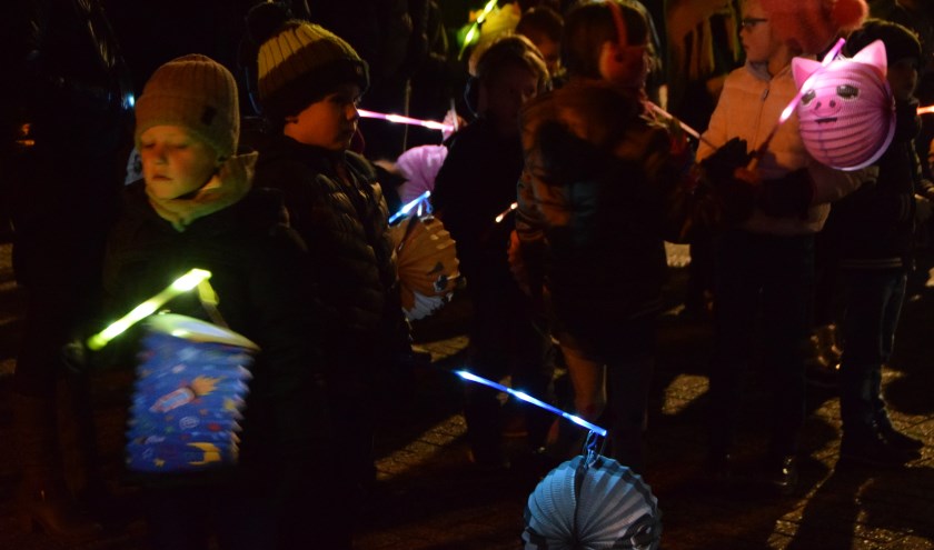 Deelnemers lampionoptocht 2019. (foto: John Regensburg)