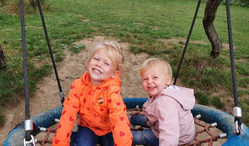 <p>Plezier van kinderen met schommelen</p>