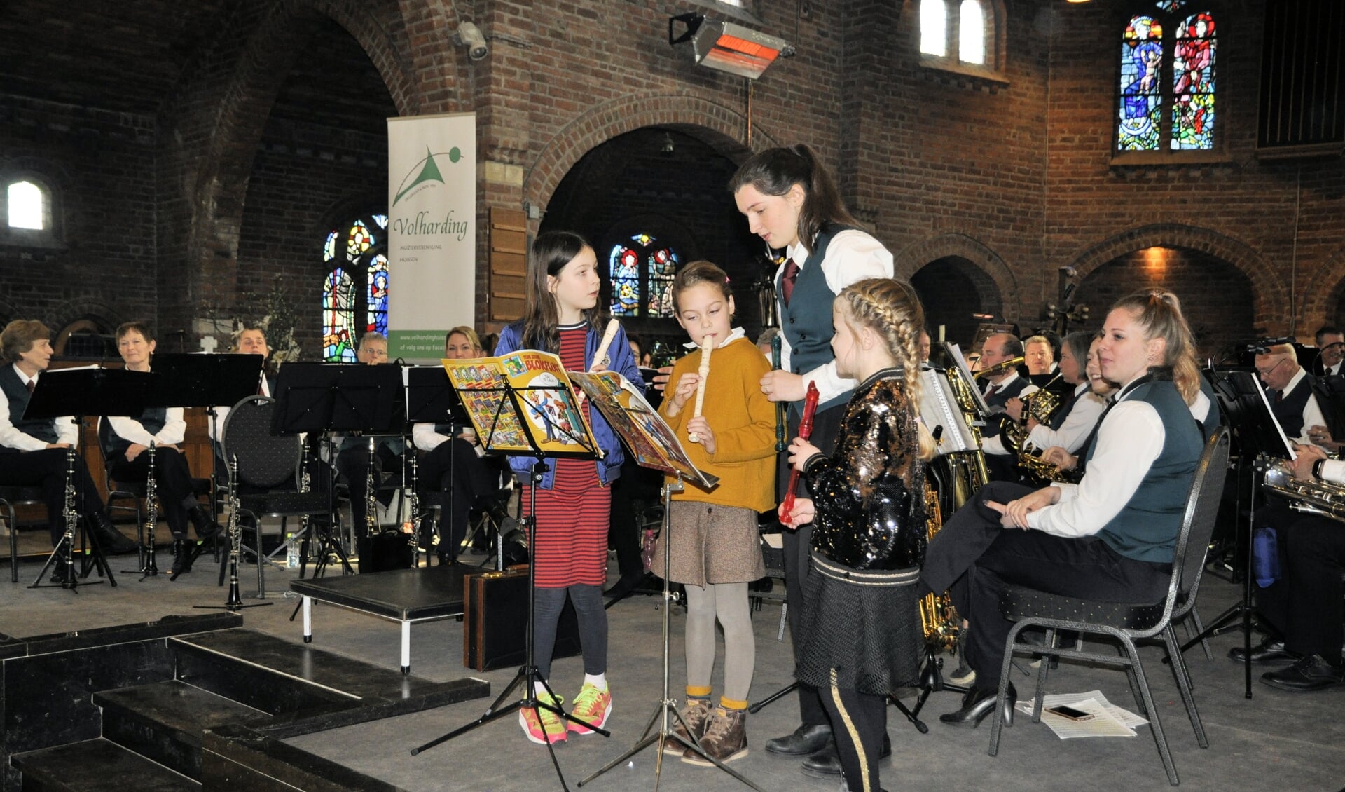 Leerlingen Muziekvereniging Volharding. (foto: Henk Sluiter)