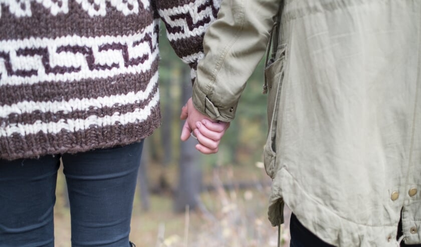 Ook jonge mensen zijn vaak mantelzorgers. (foto: Unsplash)