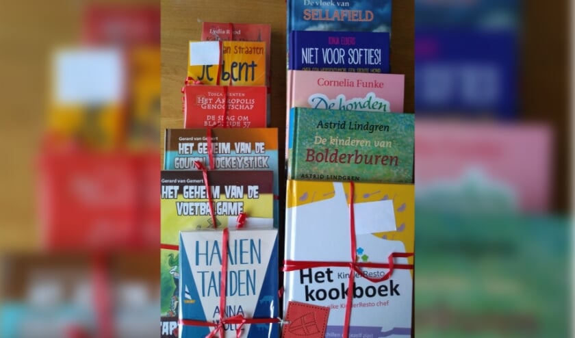 <p>Gedeelte van de cadeauboeken. (foto: Karin Saat)</p>