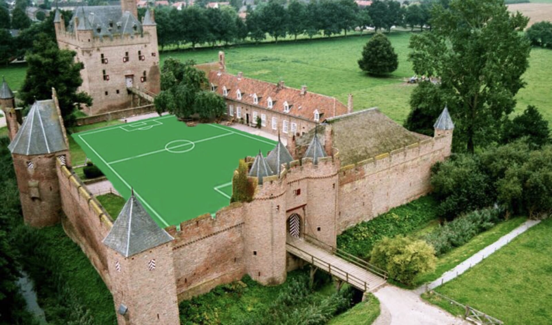 Voetbal in de middeleeuwen? (foto: Wilko Brom)