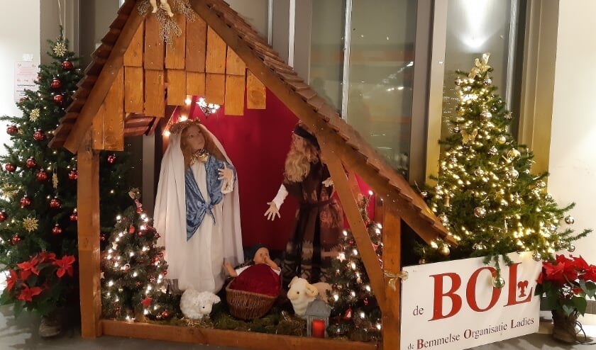 <p>De deBol kerststal in het winkelcentrum. (foto: M. van Eechoud)</p>
