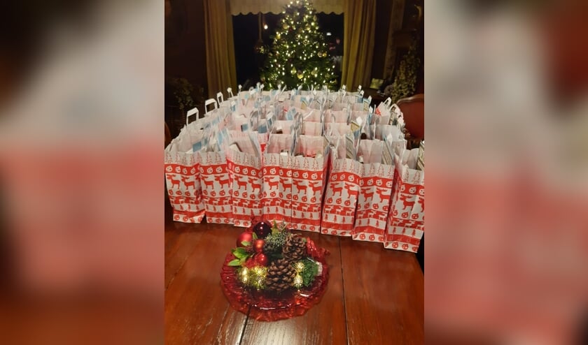 <p>De Kerstattentie voor VrouwenvanNu Hien-Dodewaard. (foto: Coby Baars)</p>