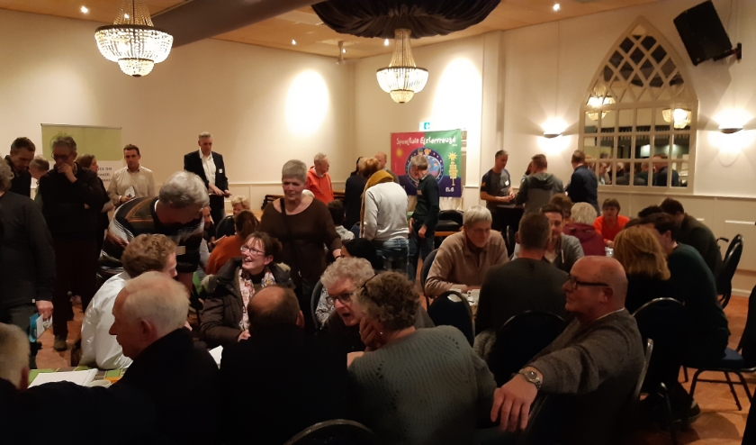 Tafelgesprekken tijdens de bijeenkomst. (foto: Sylvia Deneer)