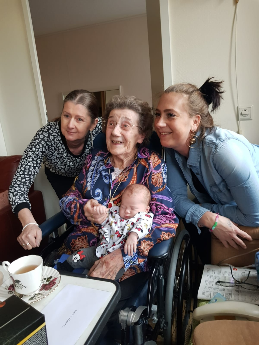 Omi Bets Muller 94, Oma Diny Kwint 67, Mama Dion Kwint 34 en Baby Destiney.