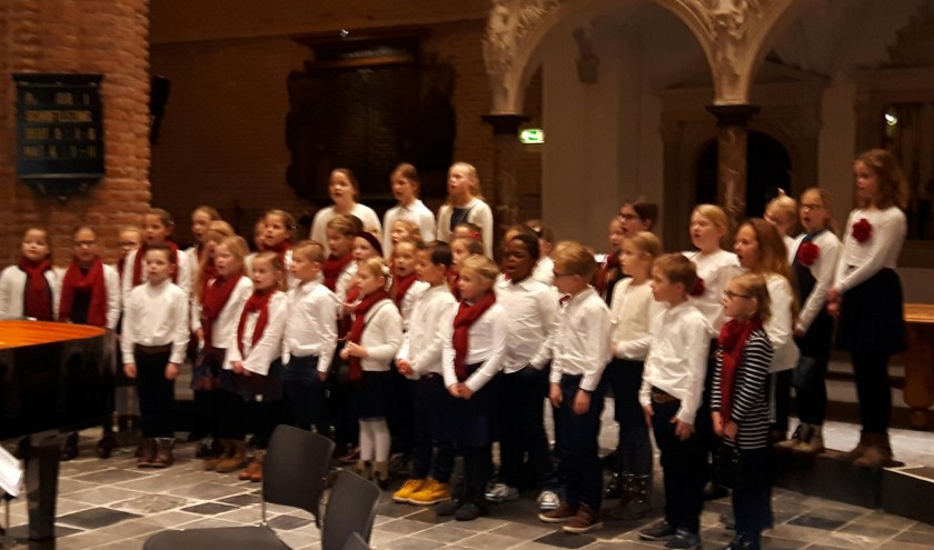Kinderkoor 'De Kleine Harp'.