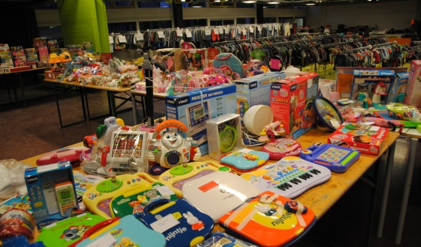 Zaal tweedehands beurs. (foto: Sandra Kuster)